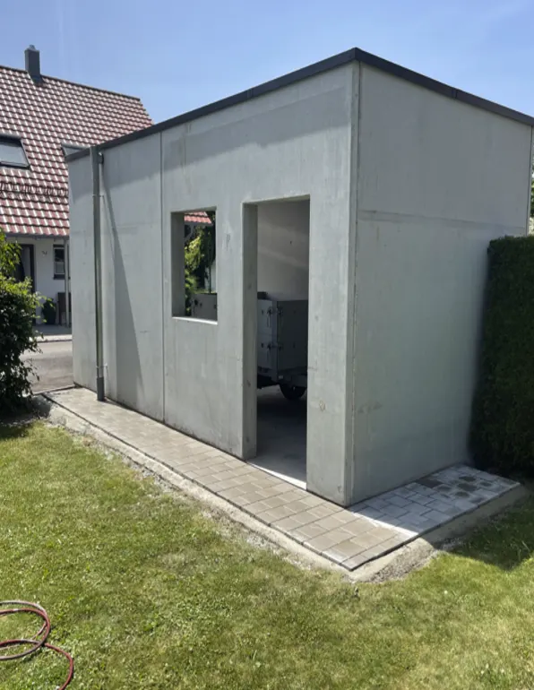 Gartenhaus auf vorbereiteter Fläche